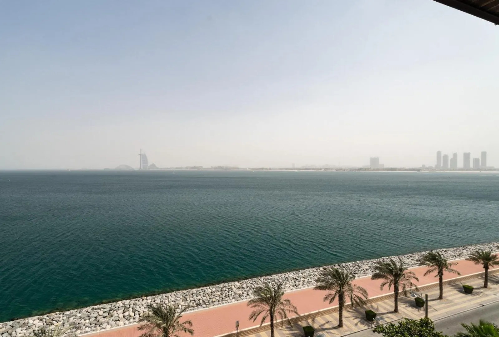 Seaside Elegance 1Bdr Stay In Royal Amwaj Dubai United Arab Emirates