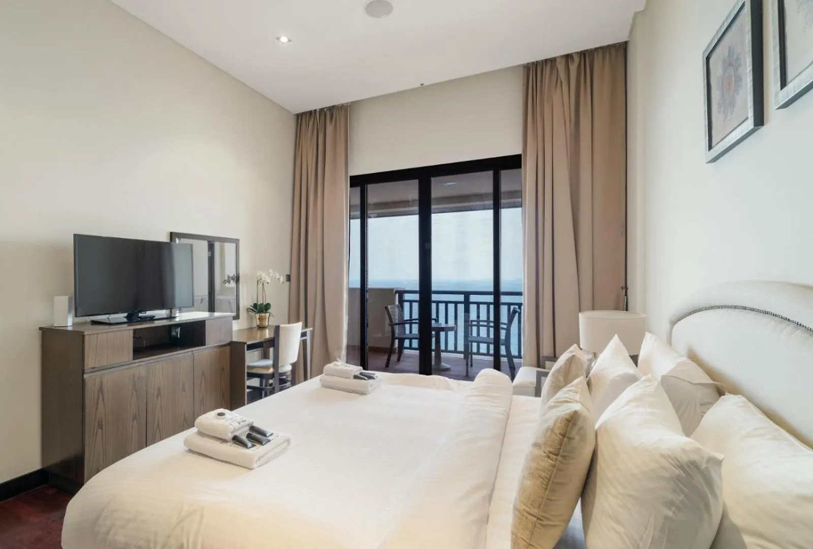 Seaside Elegance 1Bdr Stay In Royal Amwaj Dubai 0*,  United Arab Emirates