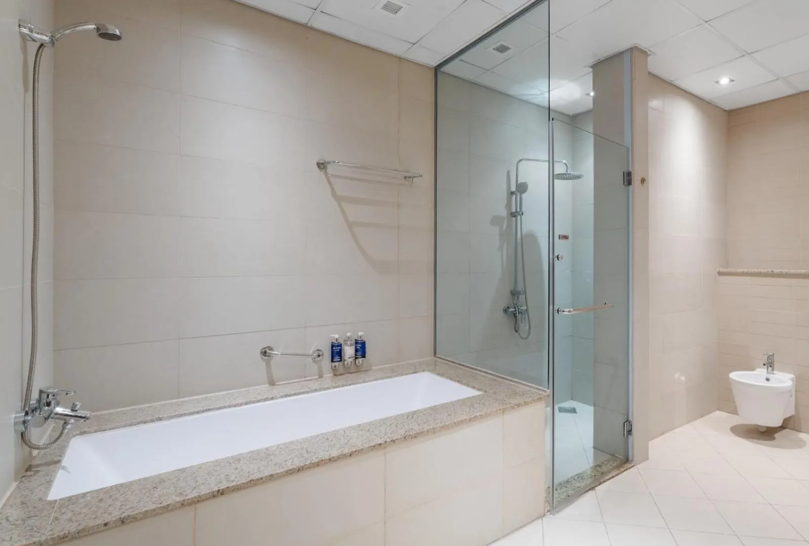 Apartment Seaside Elegance 1Bdr Stay In Royal Amwaj Dubai