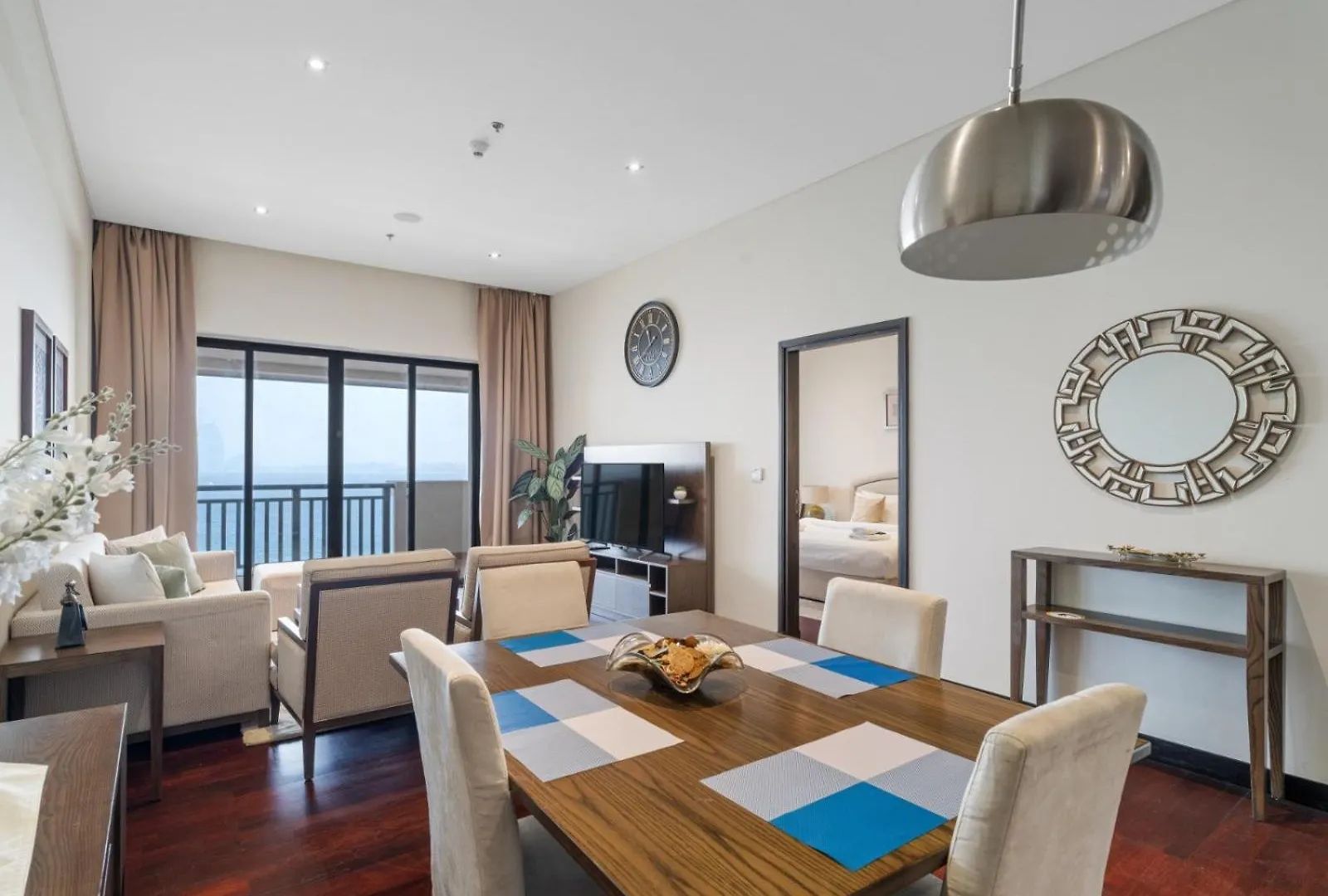 Seaside Elegance 1Bdr Stay In Royal Amwaj Dubai Apartment