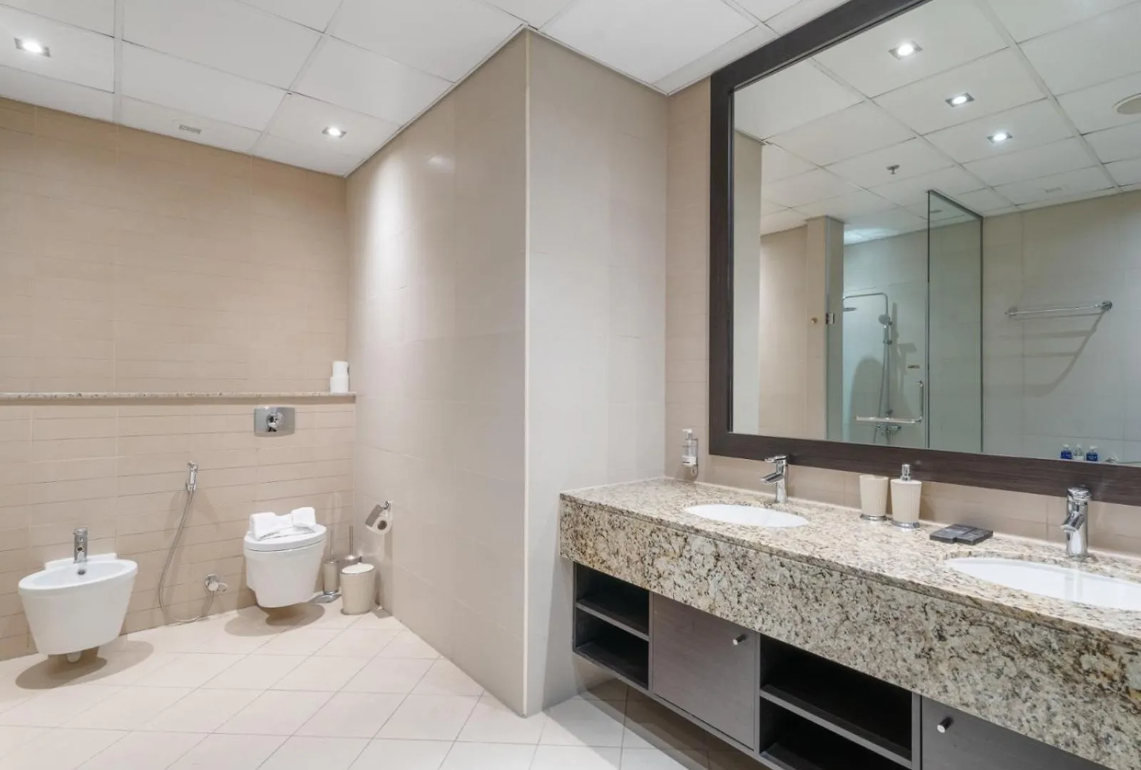 Seaside Elegance 1Bdr Stay In Royal Amwaj Dubai
